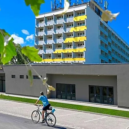 Lelle Hotel 3*